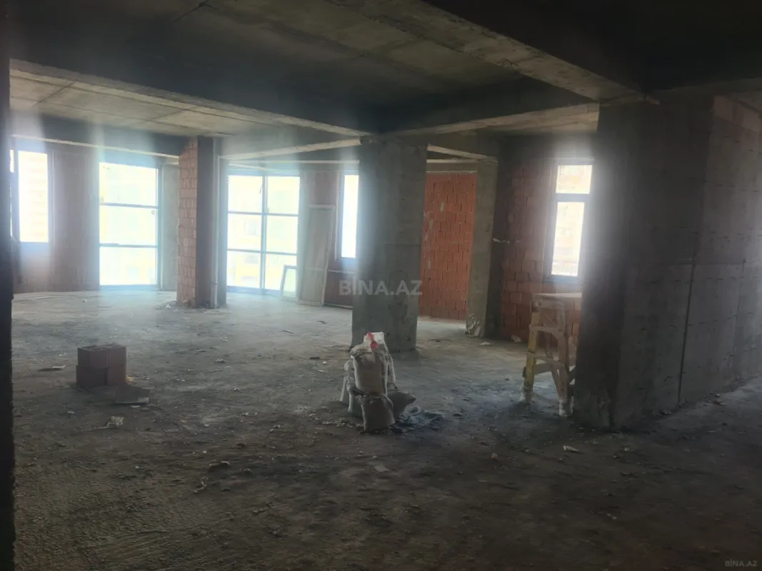 Satılır 4 otaqlı mənzil 168 m²