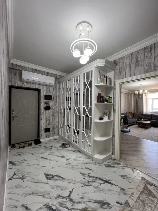 Satılır 4 otaqlı mənzil 108 m²