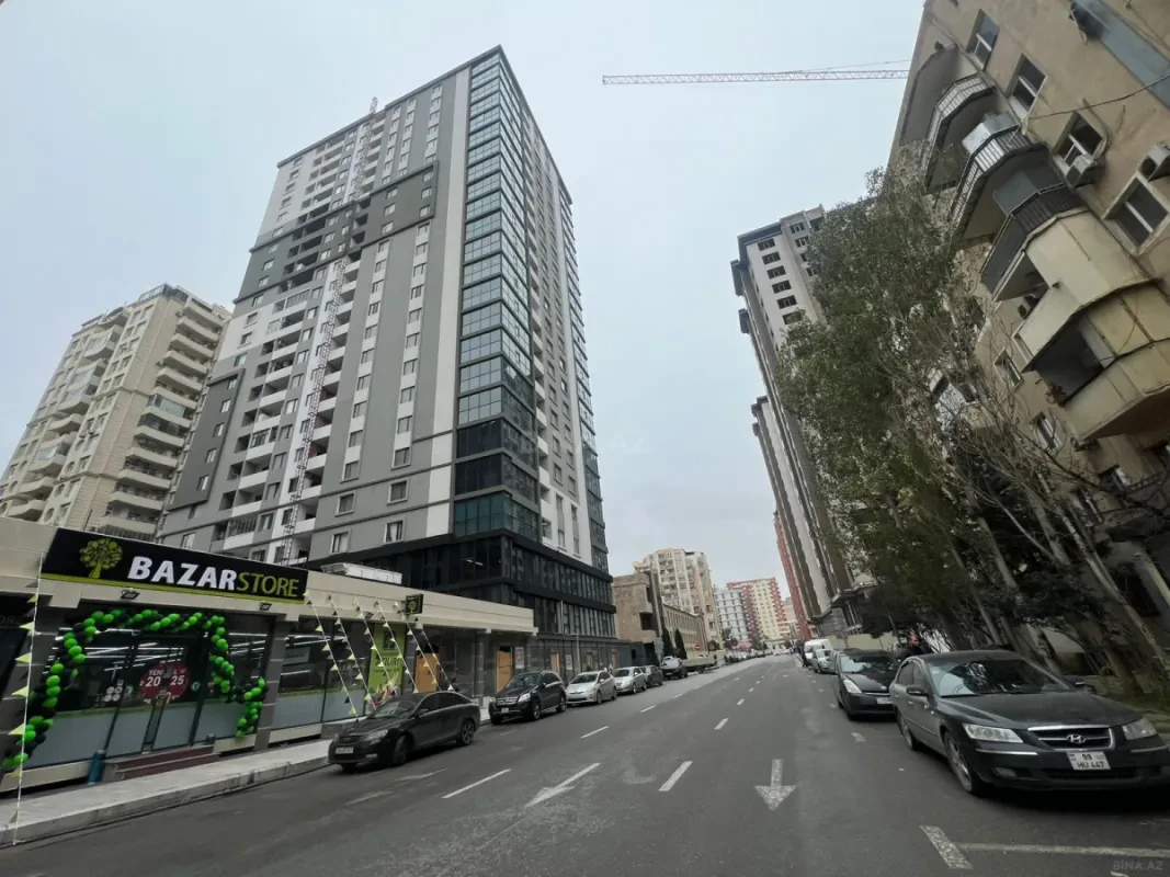 Satılır 4 otaqlı mənzil 184 m²
