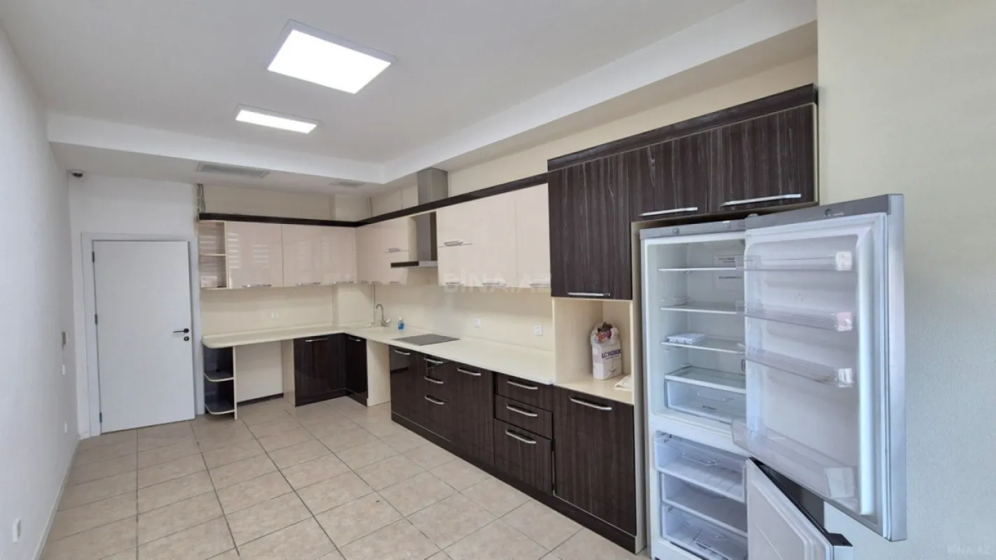 Satılır 4 otaqlı ofis 214 m²