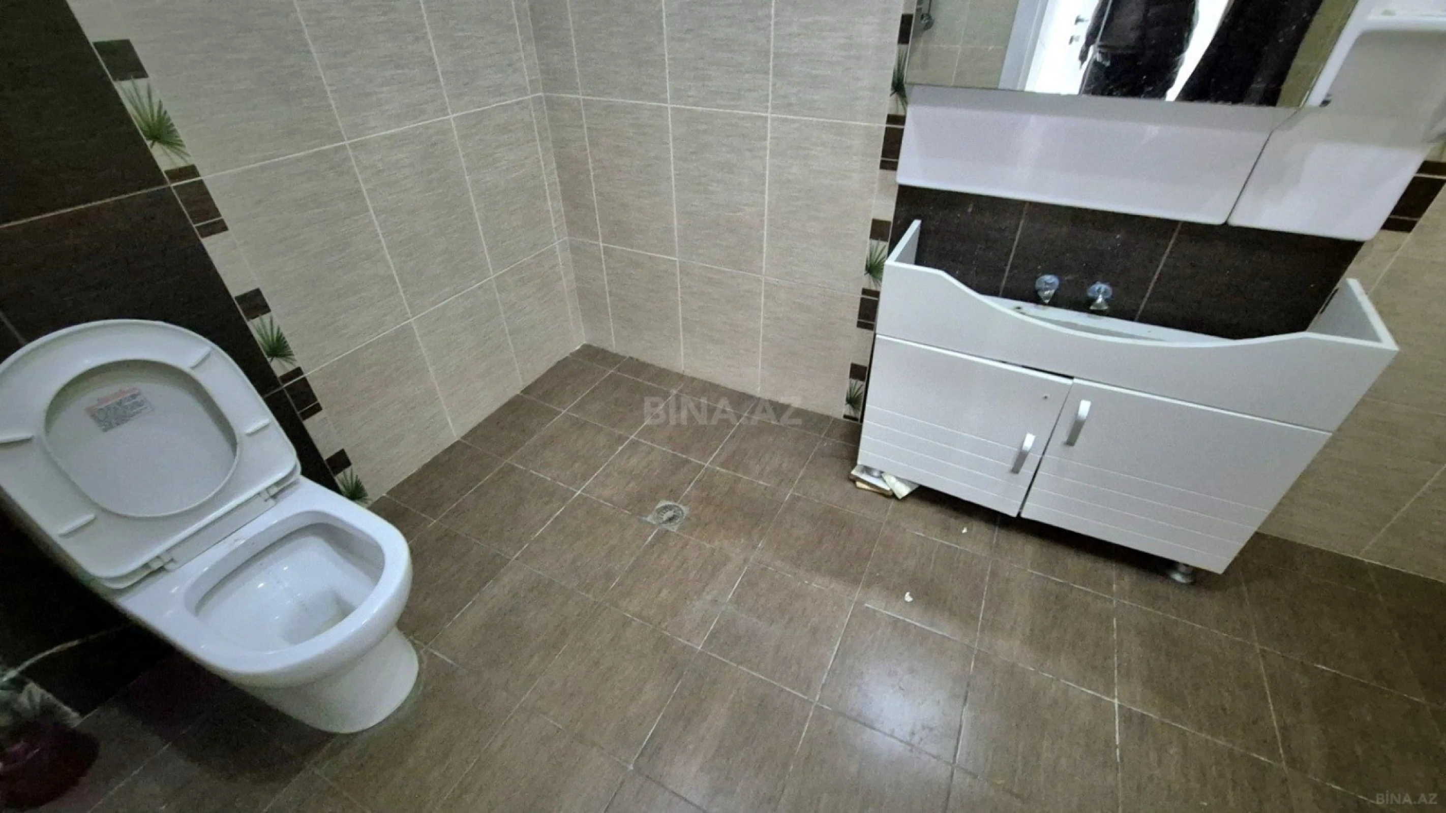 Satılır 4 otaqlı ofis 214 m²