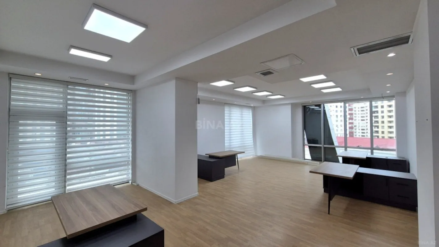 Satılır 4 otaqlı ofis 214 m²