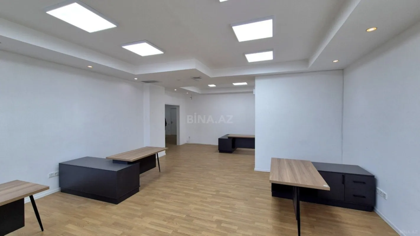 Satılır 4 otaqlı ofis 214 m²
