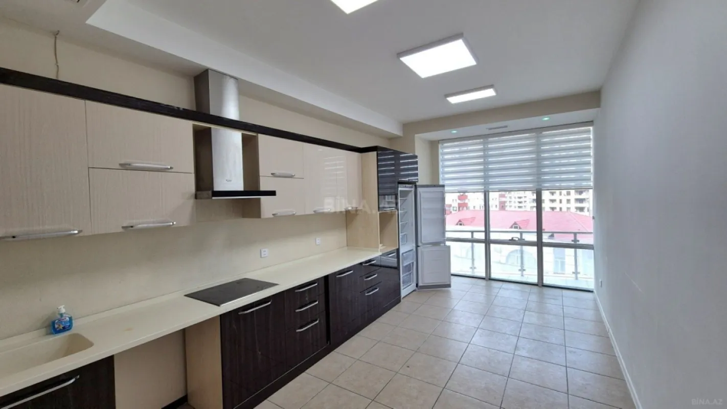 Satılır 4 otaqlı ofis 214 m²