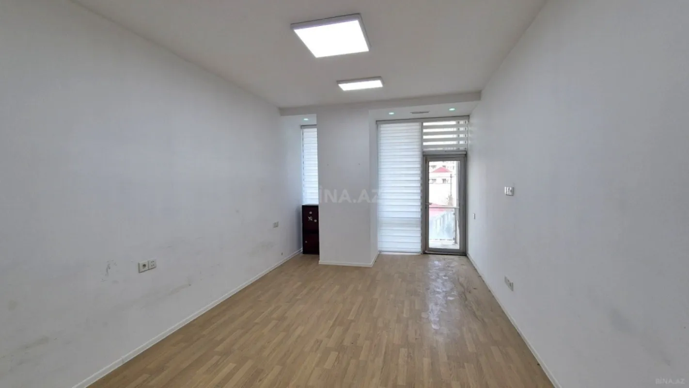 Satılır 4 otaqlı ofis 214 m²