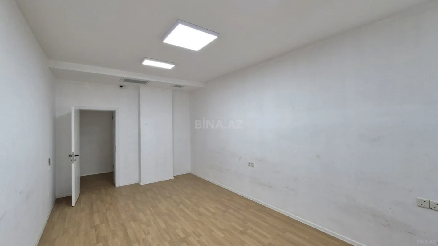 Satılır 4 otaqlı ofis 214 m²