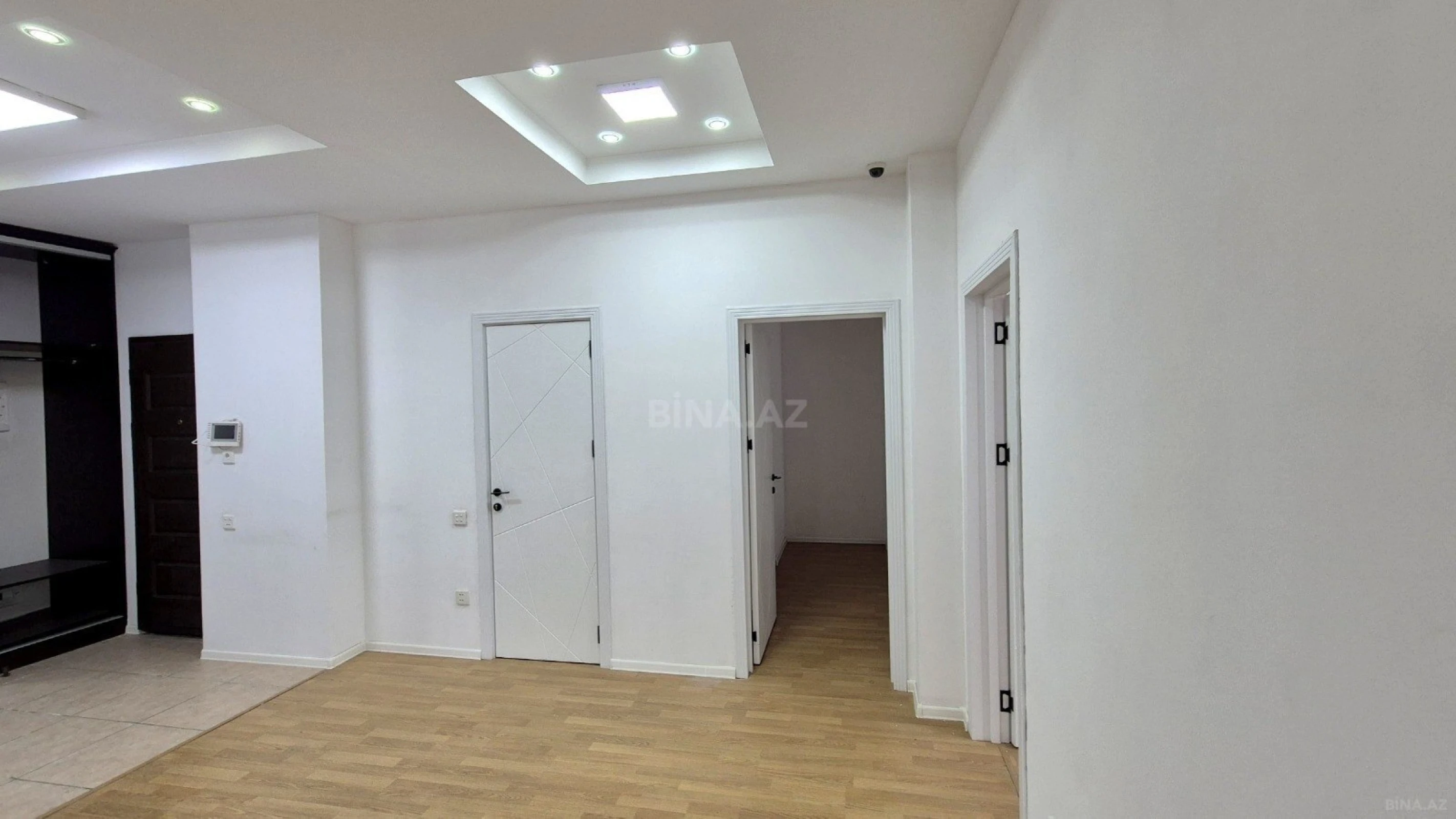 Satılır 4 otaqlı ofis 214 m²