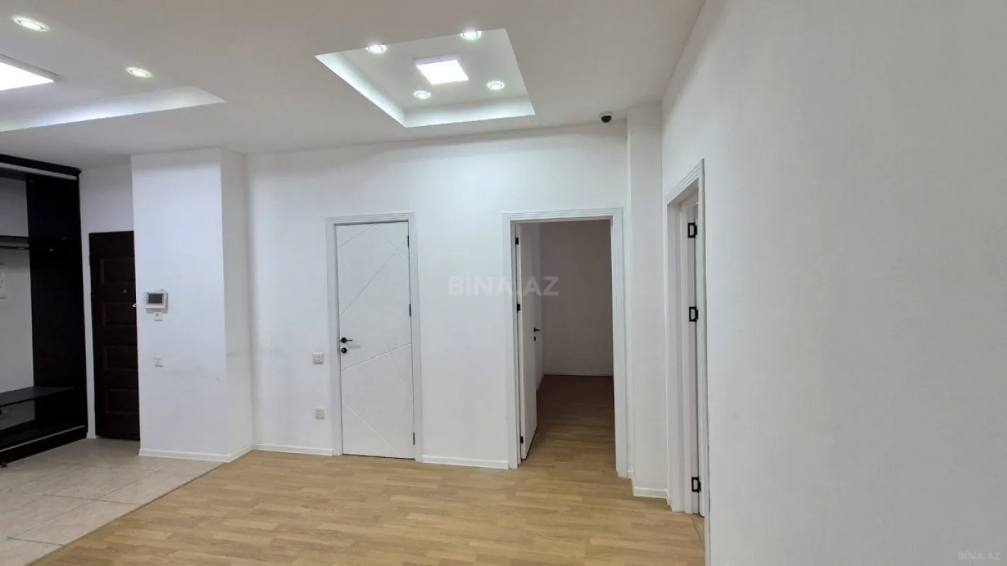 Satılır 4 otaqlı ofis 214 m²