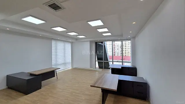 Satılır 4 otaqlı ofis 214 m²