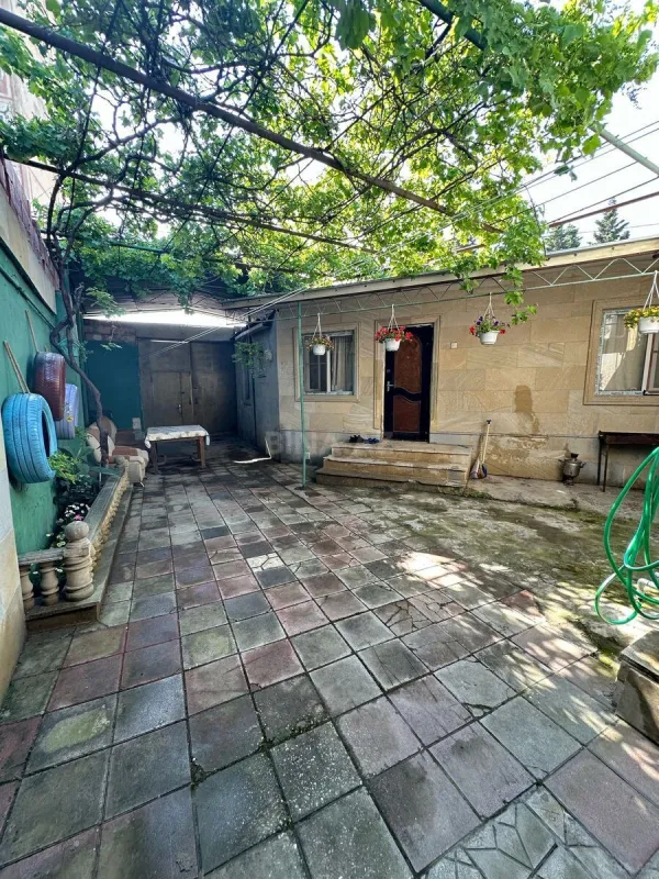 Satılır 5 otaqlı həyət evi 140 m²