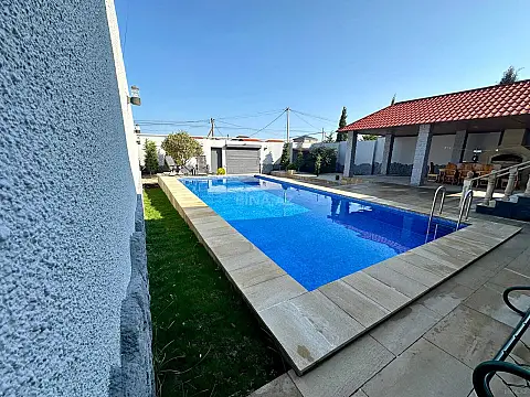 Satılır 4 otaqlı həyət evi 180 m²