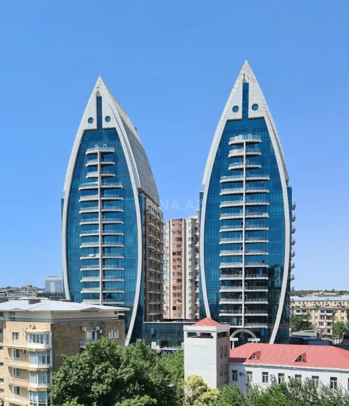 Satılır 4 otaqlı ofis 214 m²