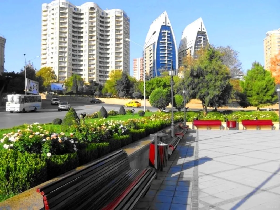 Satılır 4 otaqlı ofis 214 m²