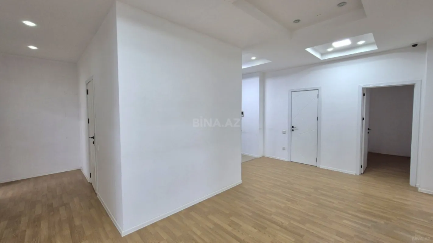 Satılır 4 otaqlı ofis 214 m²