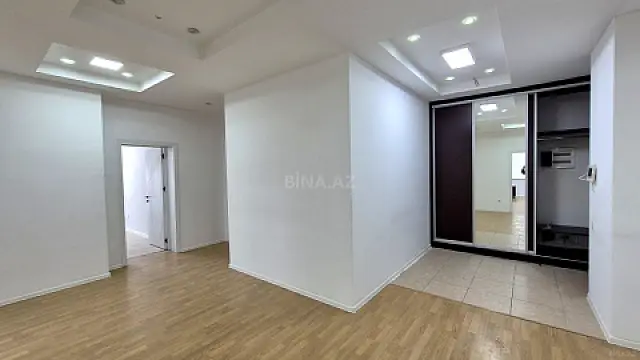 Satılır 4 otaqlı ofis 214 m²