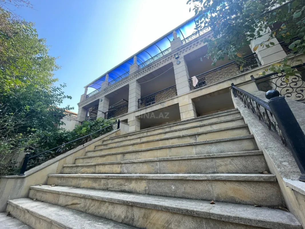 Satılır 6 otaqlı həyət evi 350 m²