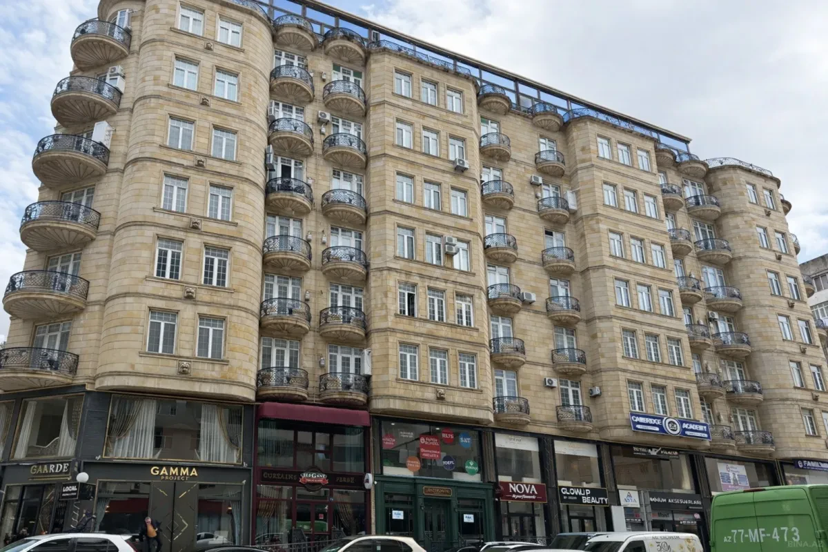 Satılır 3 otaqlı mənzil 150 m²
