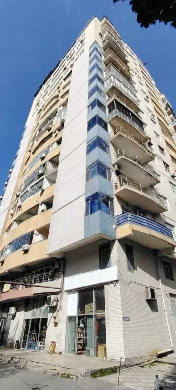 Satılır 4 otaqlı mənzil 172 m²