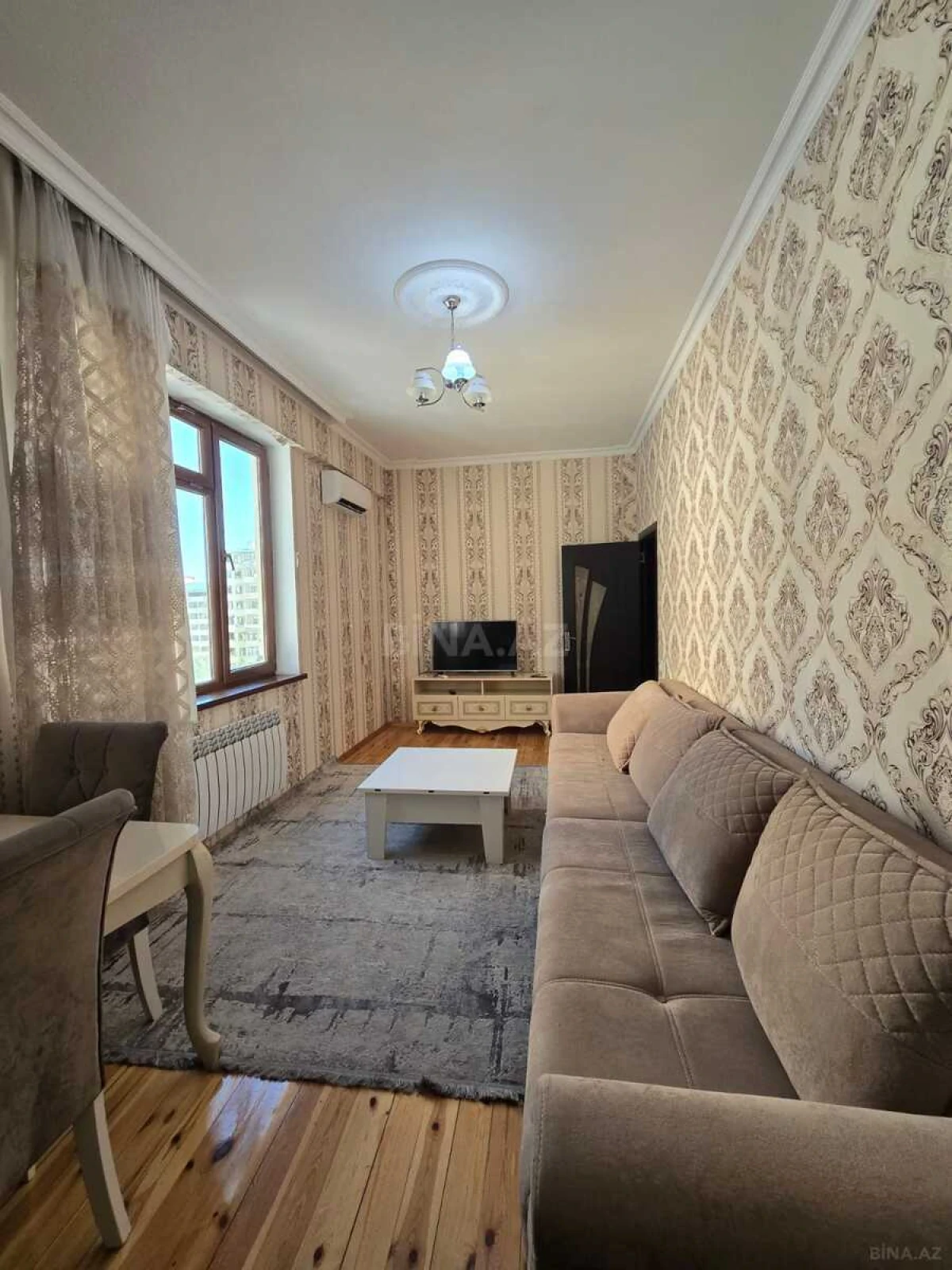 Kirayə verilir 2 otaqlı mənzil 92 m²