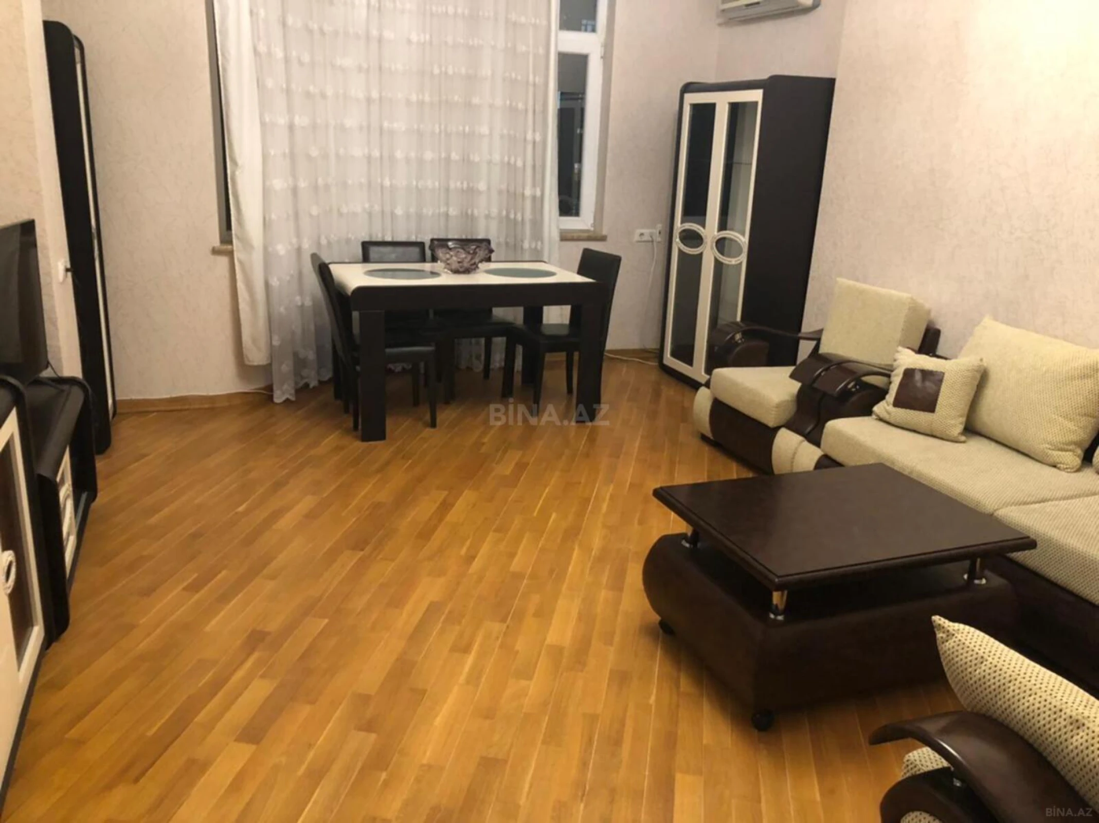 Kirayə verilir 2 otaqlı mənzil 83 m²