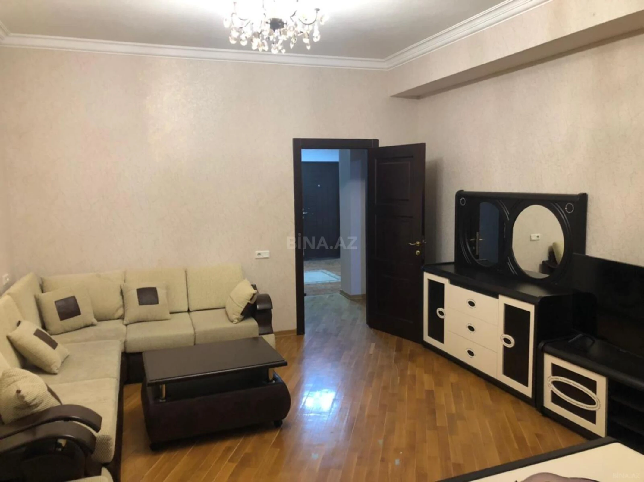 Kirayə verilir 2 otaqlı mənzil 83 m²