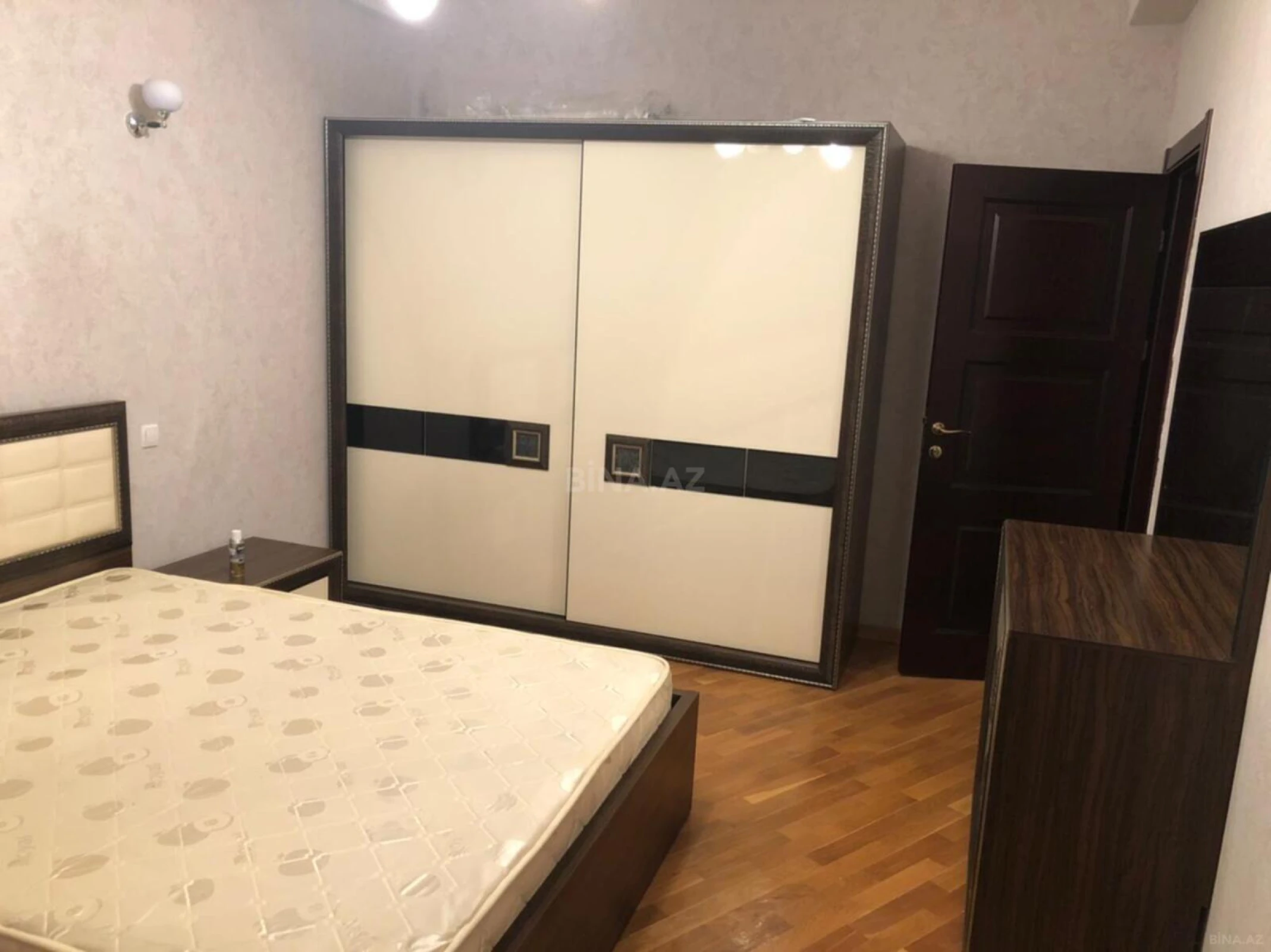 Kirayə verilir 2 otaqlı mənzil 83 m²