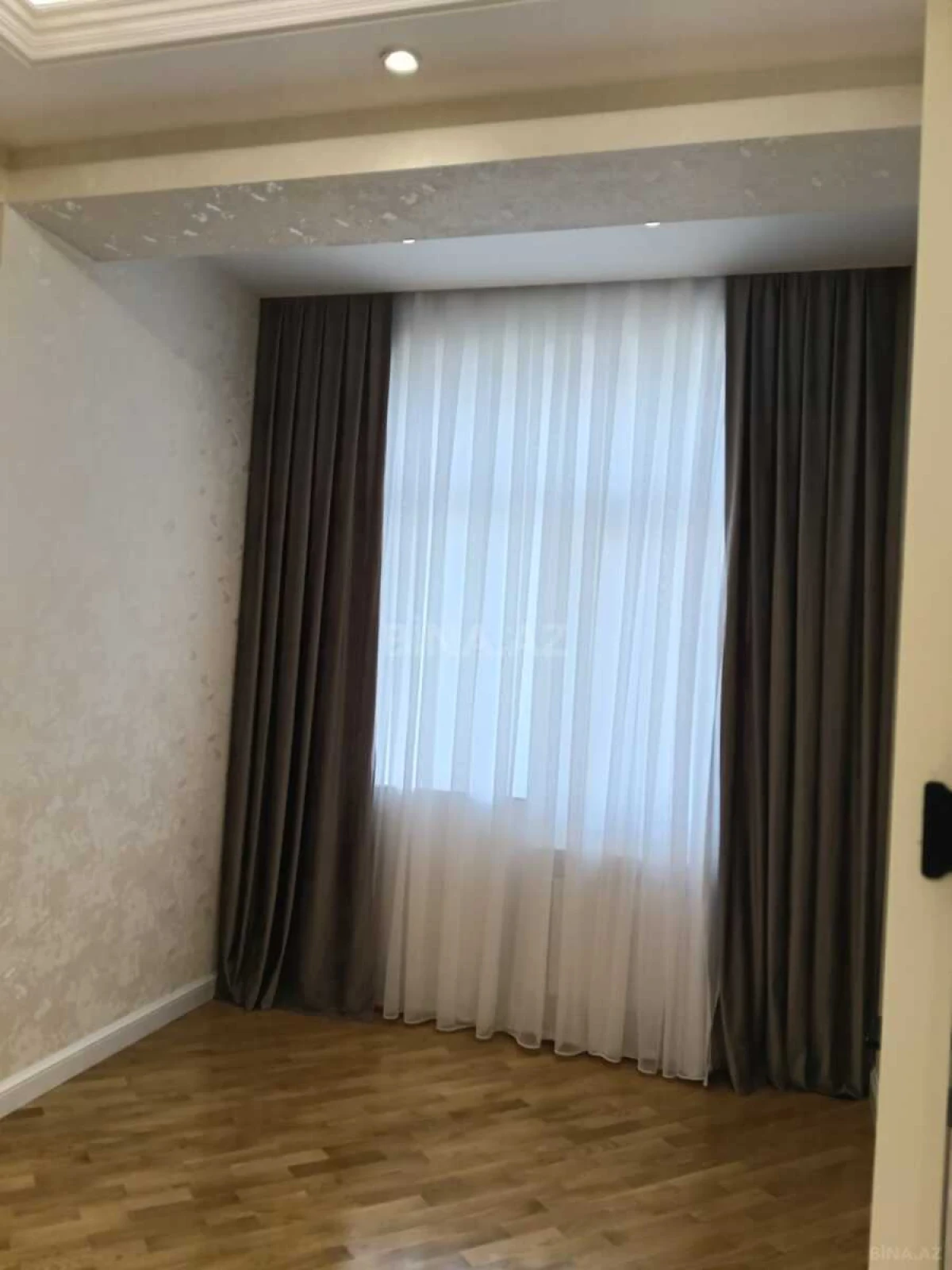 Satılır 2 otaqlı mənzil 86 m²