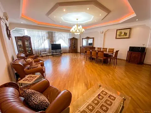 Satılır 3 otaqlı mənzil 165 m² — Bakı, İnşaatçılar 3 otaq 165.00 m²