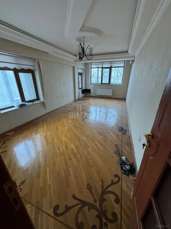 Satılır 2 otaqlı mənzil 76 m²