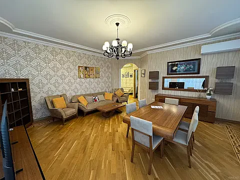 Satılır 3 otaqlı mənzil 156 m² — Bakı 3 otaq 156.00 m²