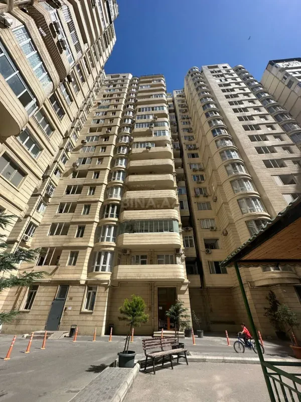 Satılır 2 otaqlı mənzil 68 m²