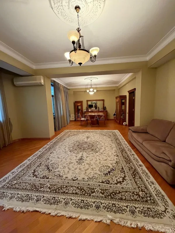 Satılır 3 otaqlı mənzil 164 m²
