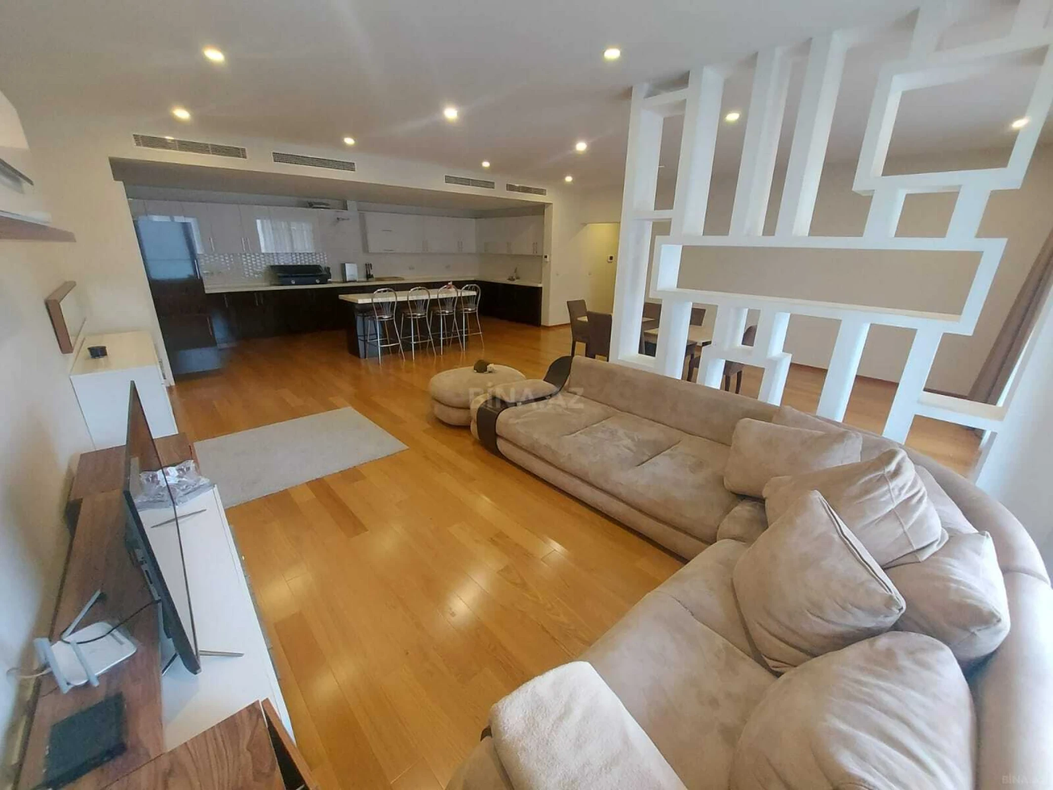 Kirayə verilir 4 otaqlı mənzil 220 m²