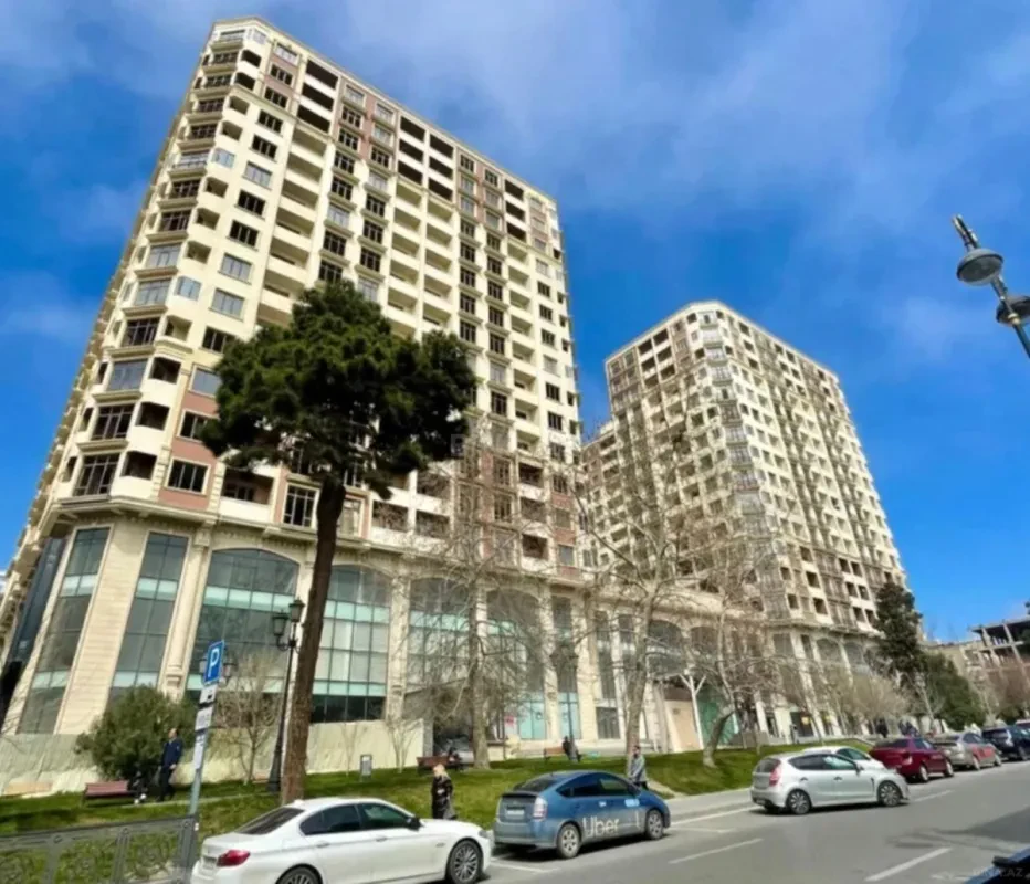 Satılır 3 otaqlı mənzil 138 m²
