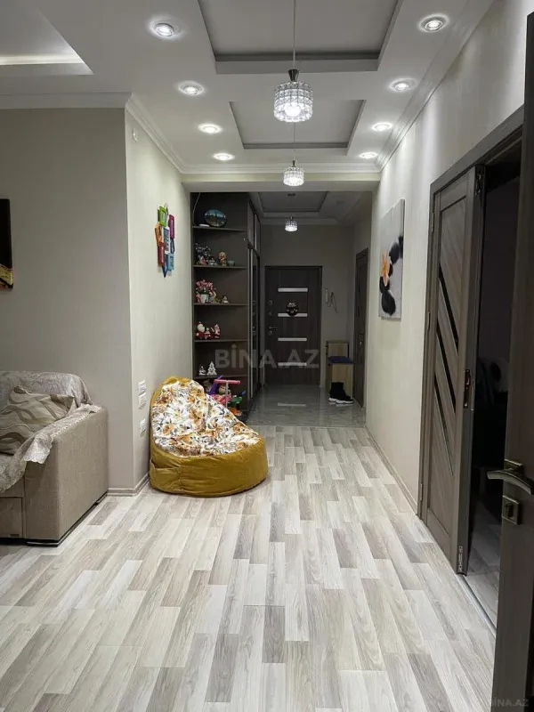 Satılır 3 otaqlı mənzil 135 m²