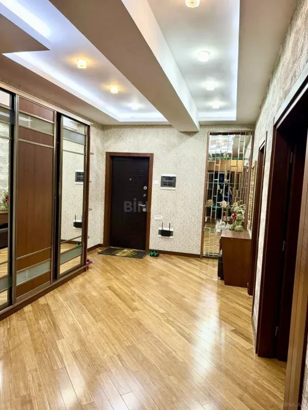 Kirayə verilir 3 otaqlı mənzil 150 m²