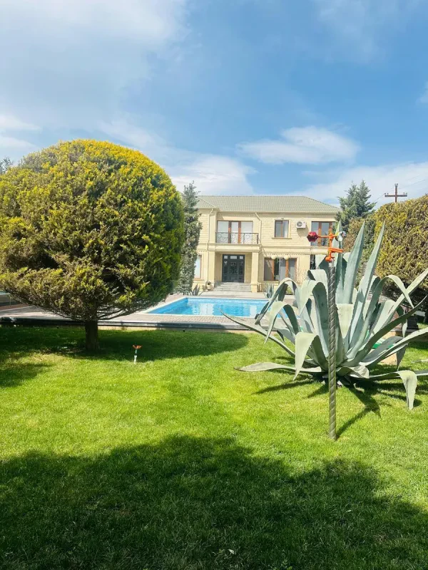 Kirayə verilir 5 otaqlı həyət evi 220 m²