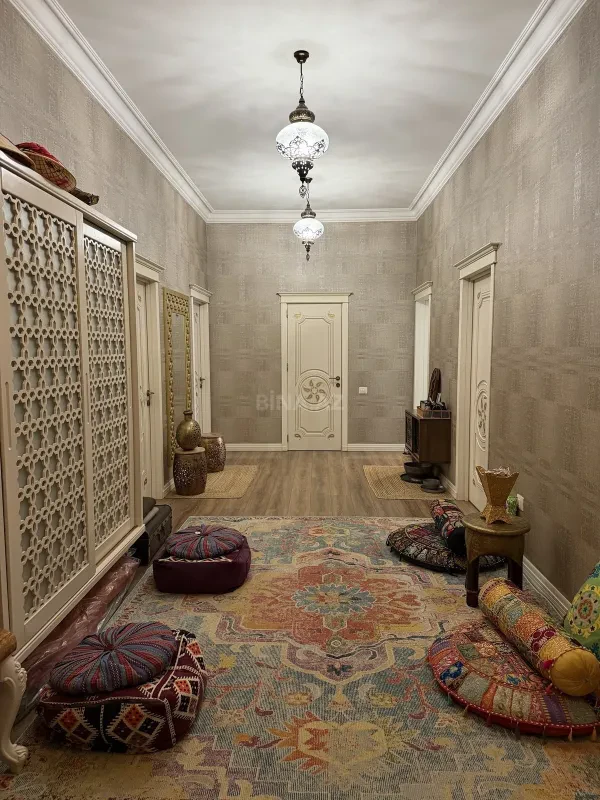 Satılır 4 otaqlı mənzil 157 m²