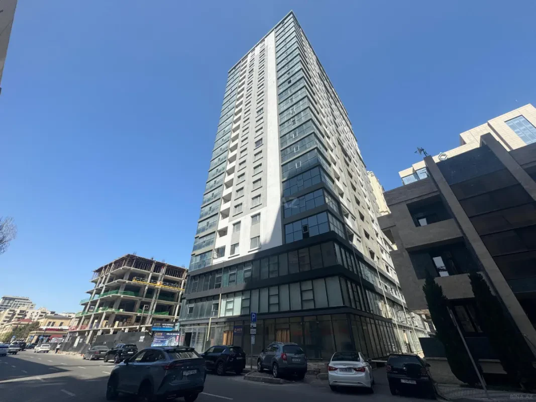 Satılır 4 otaqlı mənzil 185 m²