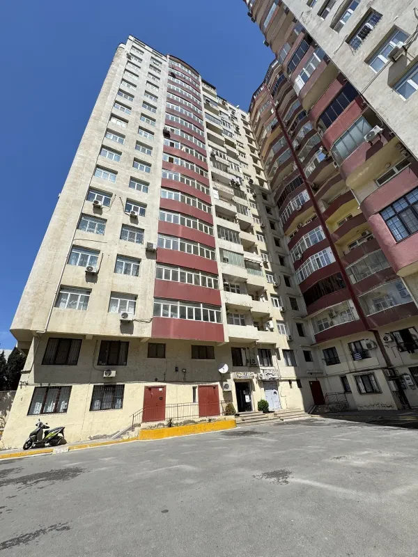 Satılır 4 otaqlı mənzil 155 m²