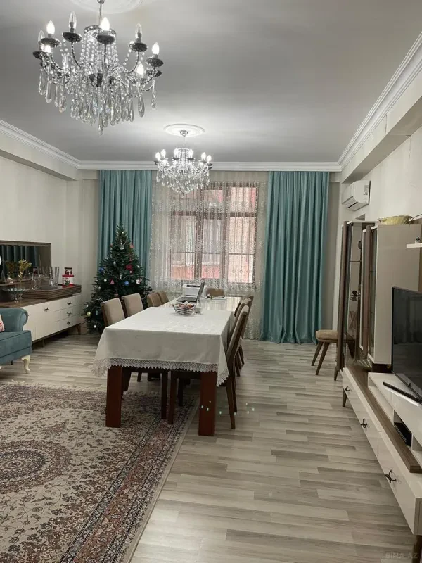 Satılır 3 otaqlı mənzil 135 m²