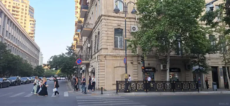 Satılır 3 otaqlı mənzil 140 m² — Bakı 3 otaq 140.00 m²