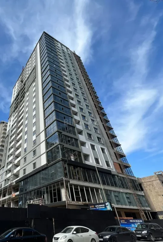 Satılır 4 otaqlı mənzil 184 m²