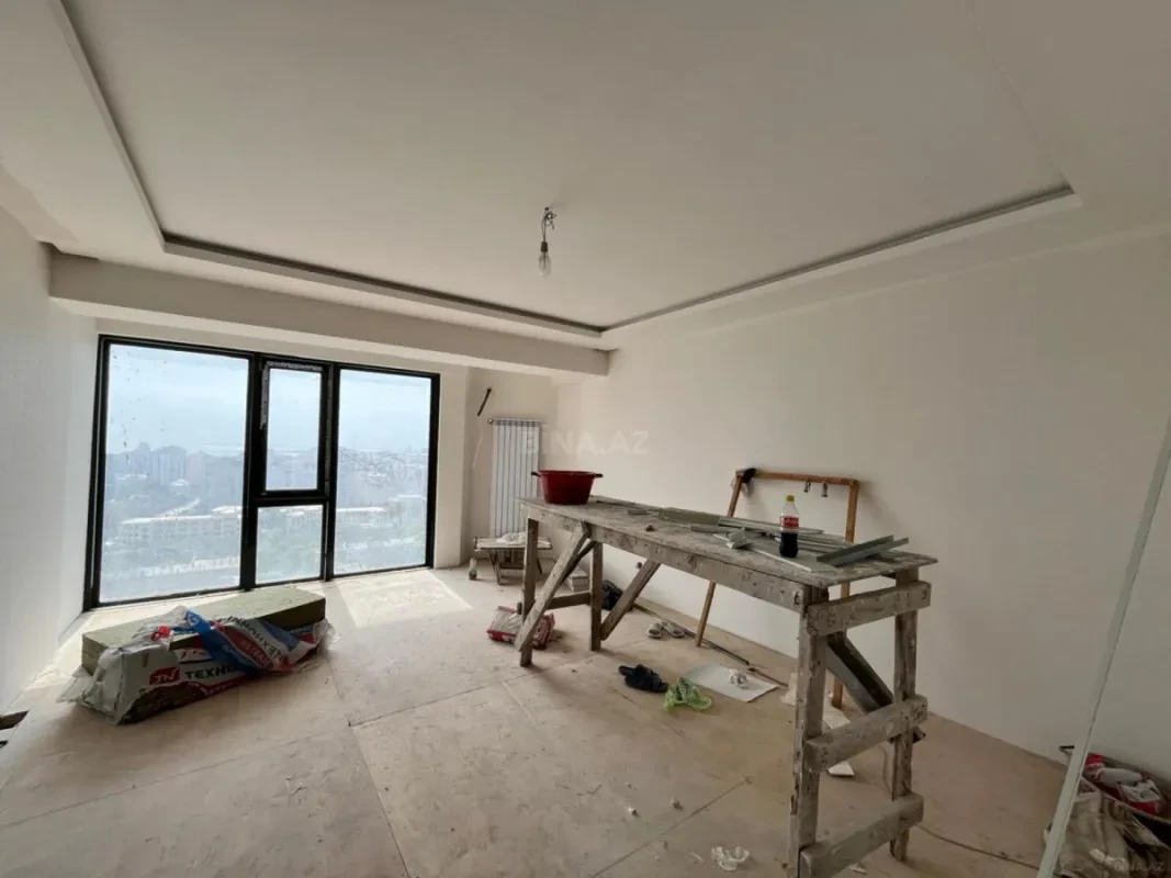 Satılır 4 otaqlı mənzil 156 m²