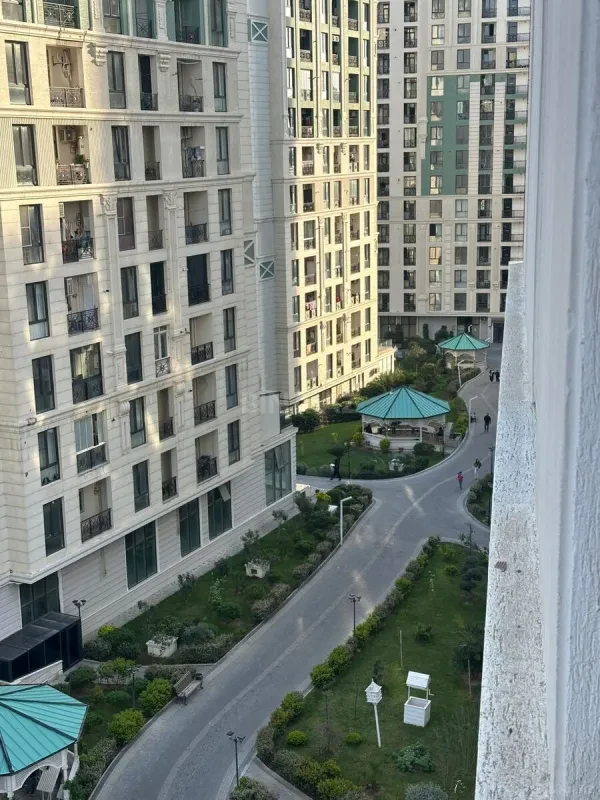 Satılır 4 otaqlı mənzil 173 m²