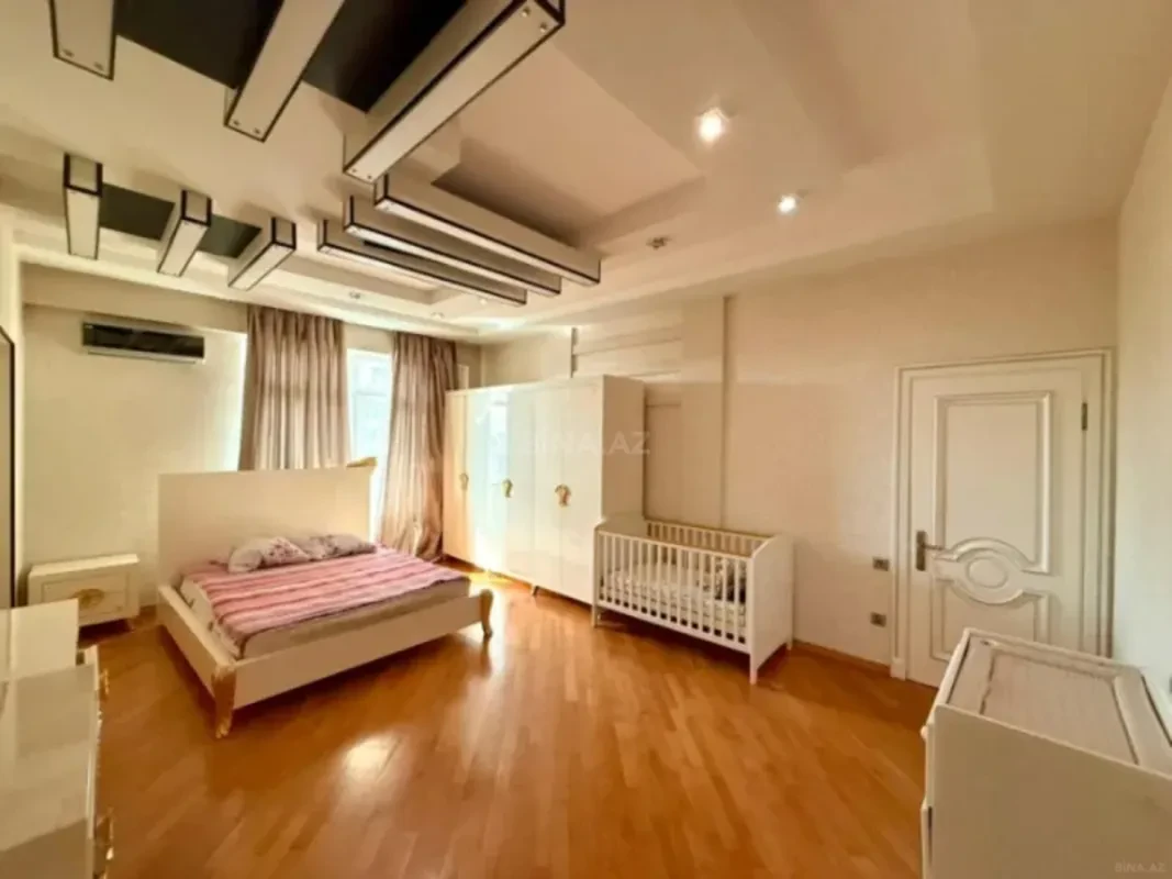 Kirayə verilir 4 otaqlı mənzil 200 m²