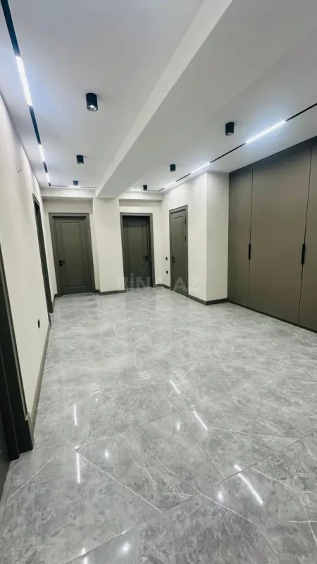 Satılır 4 otaqlı mənzil 170 m²