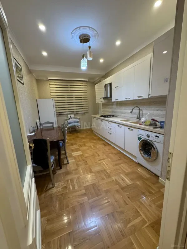 Kirayə verilir 2 otaqlı mənzil 90 m²