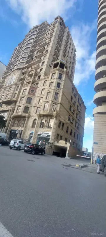 Satılır 3 otaqlı mənzil 147 m²