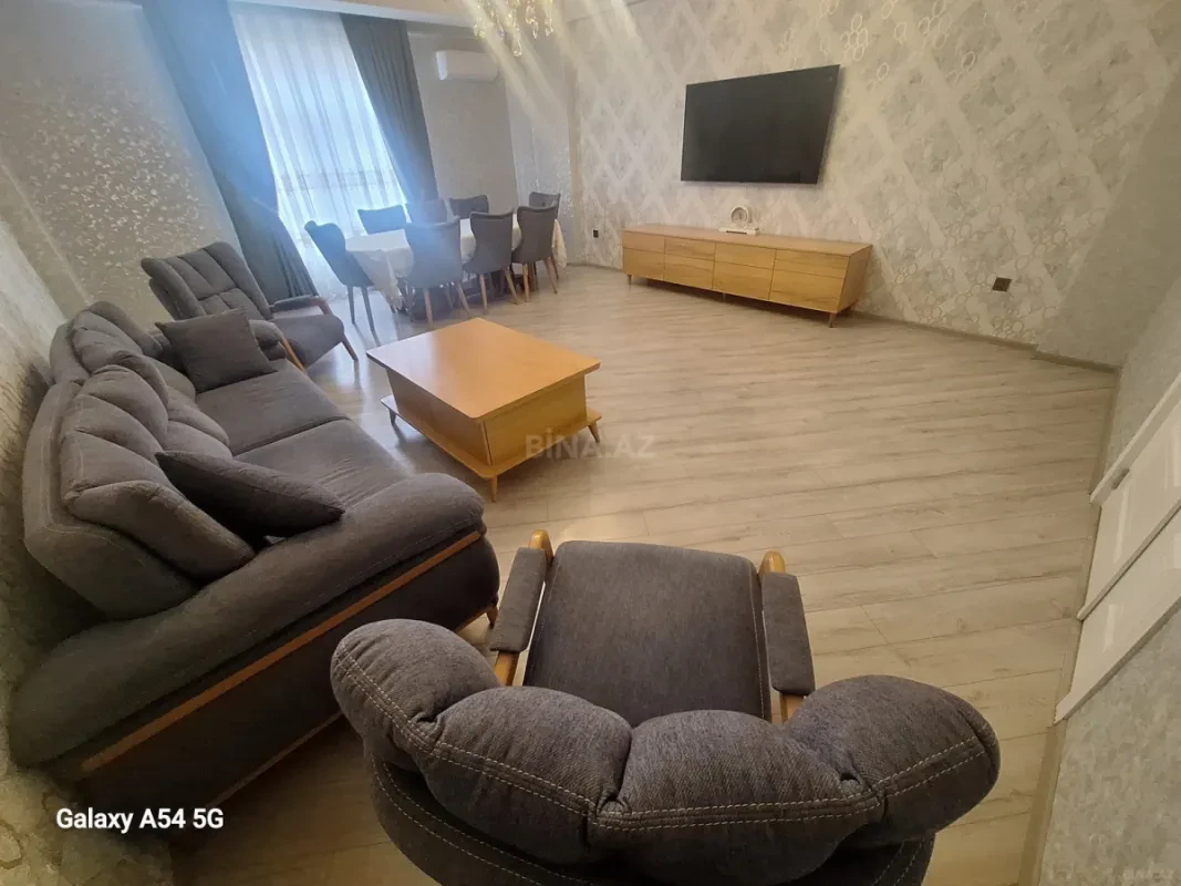 Satılır 3 otaqlı mənzil 141 m²